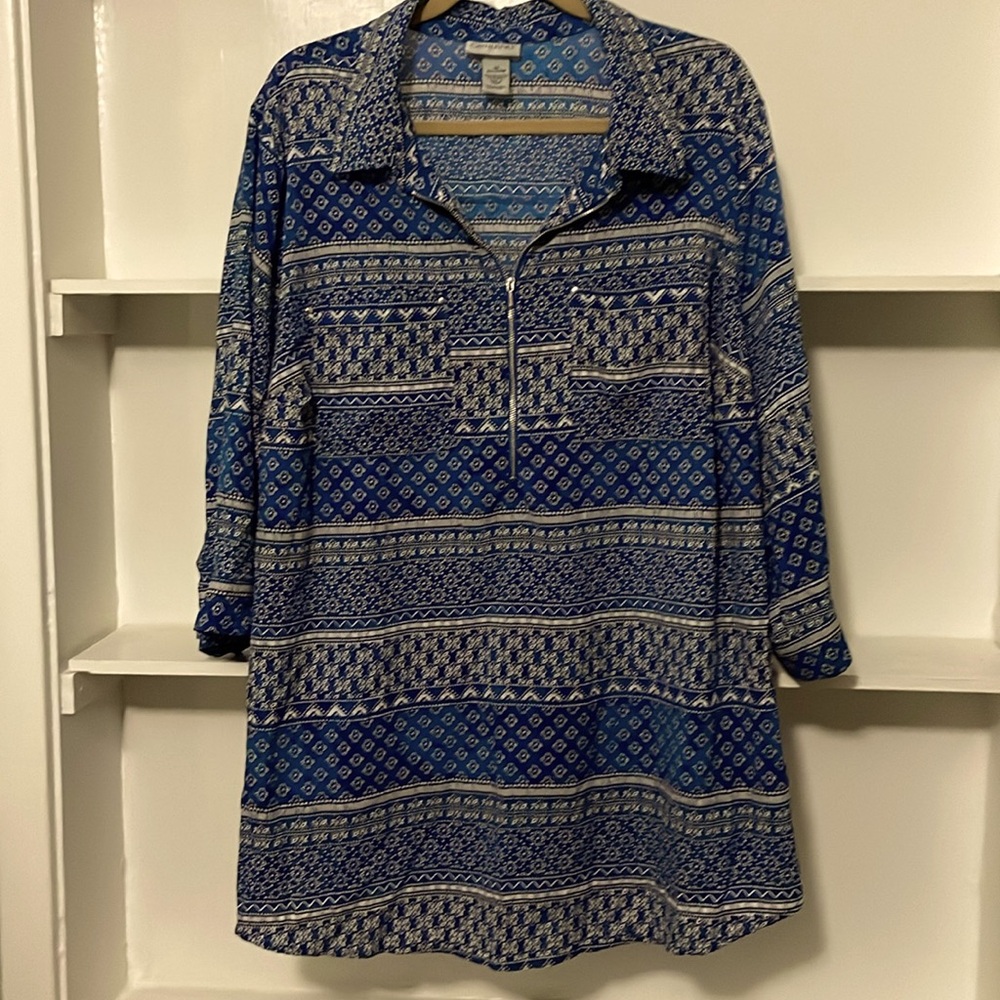 Catherine’s 2X Blue Print Tunic, Polyester and Spandex blend, Breast Pockets